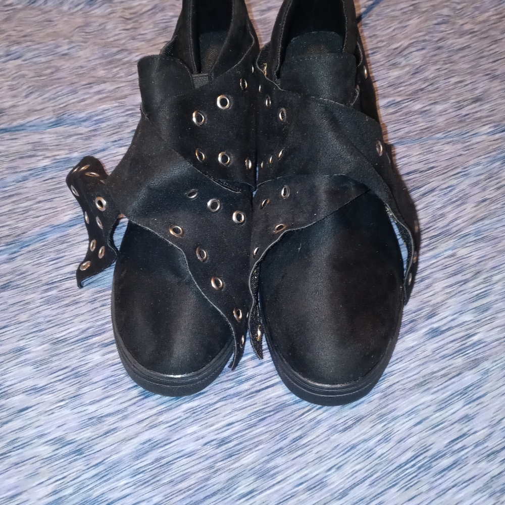 Women's moccasins